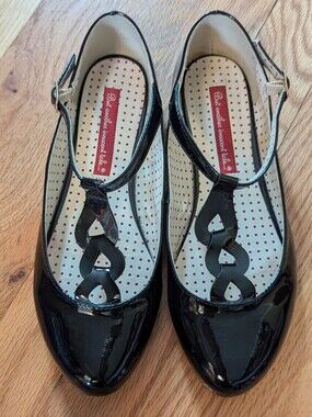 BAIT Black Patent T-Strap Mary Jane's Flats Size 8